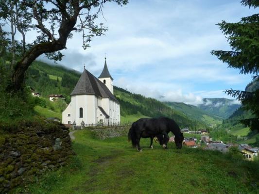 Die Bewahrung von Kultur und Tradition spielen eine ebenso wichtige Rolle – Nationalparkgemeinde Hüttschlag in Salzburg, (c) Christina Schwann.
© Die Bewahrung von Kultur und Tradition spielen eine ebenso wichtige Rolle – Nationalparkgemeinde Hüttschlag in Salzburg, (c) Christina Schwann.