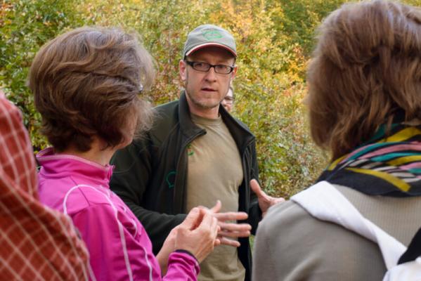Wien / Lainzer Tiergarten: Exkursion in das Naturwaldreservat "Johannserkogel" mit Forstleiter Hannes Lutterschmied (c) Matthias Schickhofer