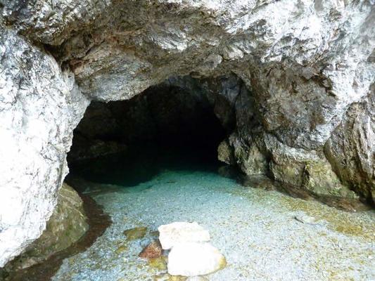Alpenfluss-Quelle Birnbachloch, Leoganger Steinberge; Foto: Ch. Schwann © Alpenfluss-Quelle Birnbachloch, Leoganger Steinberge; Foto: Ch. Schwann Alpenfluss-Quelle Birnbachloch, Leoganger Steinberge