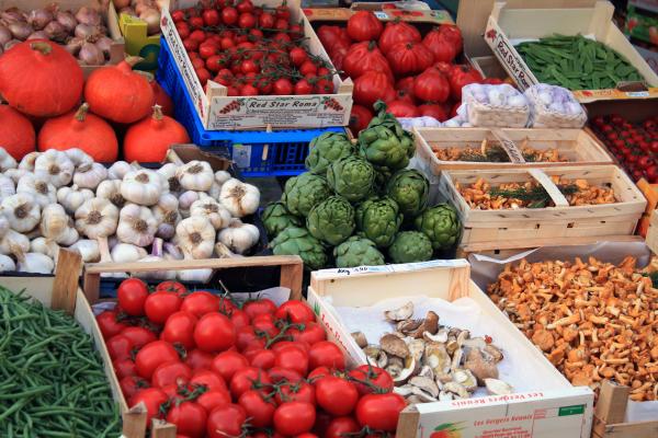 Direktvermarktung von Gemüse am Bauernmarkt