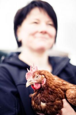 © Alex Papis / Blühendes Österreich Gisela und Huhn