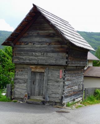 alter Getreidespeicher aus Holz in Steindorf