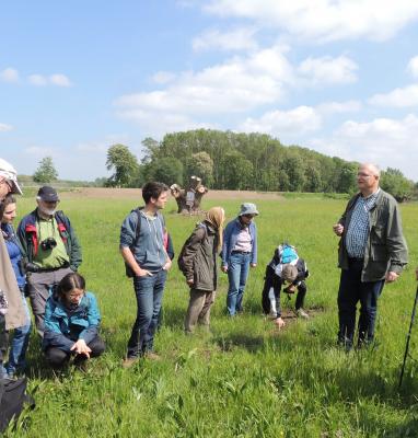 Exkursion auf die ökologisch aufgewertete „Gemeindewiese“ in Rabensburg