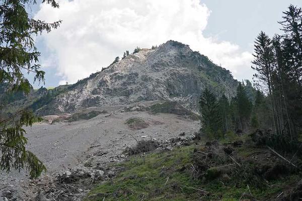 Permafrost Böden tauen auf: Felssturz am Vilsalpsee in Tirol.