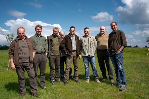 Mitglieder des Jagdvereins Stinatz mit Besuchern aus Jois auf Exkursion