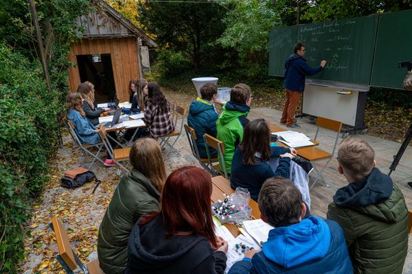 Unterricht im neuen Grünen Klassenzimmer des Stiftsgymnasiums Seitenstetten