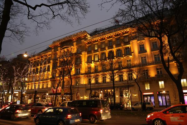 Fassadenanstrahlungen und andere Effektbeleuchtungen verursachen 2/3 der Lichtverschmutzung in Wien.