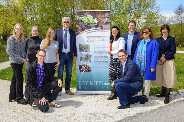 Zu sehen ist die Projektgruppe von "City Meets Nature"