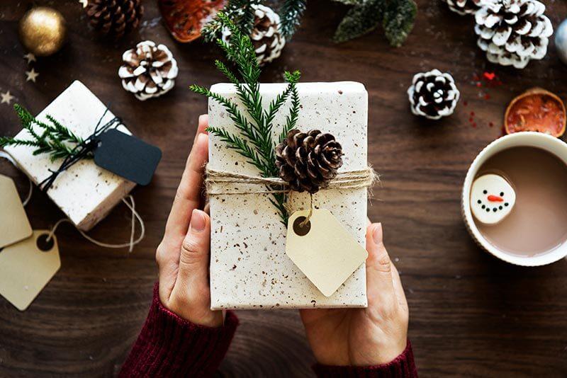 gruene-weihnachten-verpackung © pexels.com gruene Weihnachten verpackung