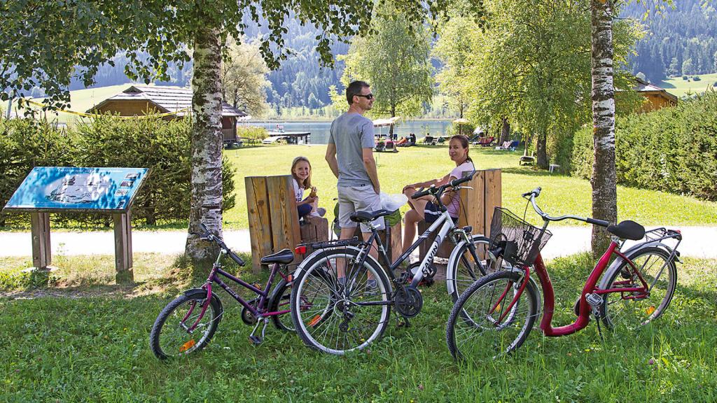 Menschen machen eine Pause in der Natur