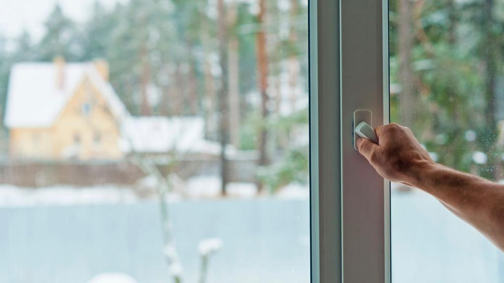 man opens the window © sUs_angel/istockfoto.com heiztipps