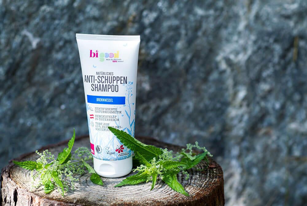 Antischuppenshampoo mit Brennnessel © Alex Papis Antischuppenshampoo mit Brennnessel