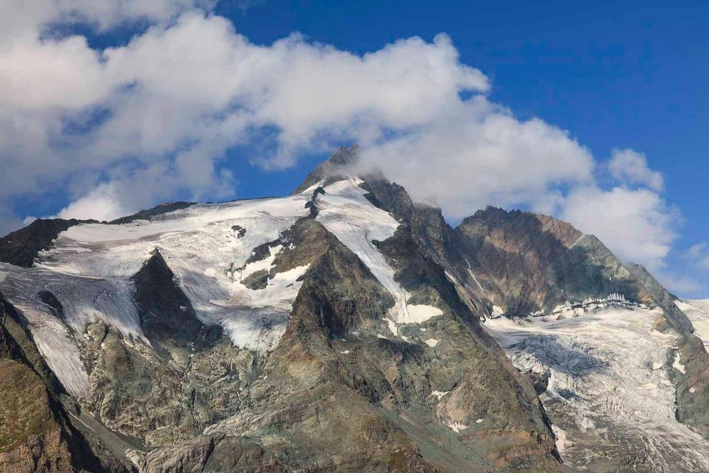 Überragend: Der Großglockner thront über dem Gletscherweg Pasterze © Uwe Grinzinger Überragend: Der Großglockner thront über dem Gletscherweg Pasterze