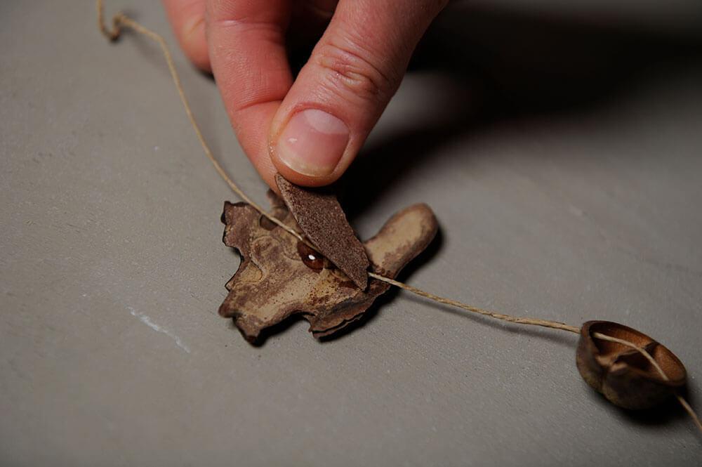 Basteln mit Kindern: Mobile aus Holz © Vofischer Basteln mit Holz