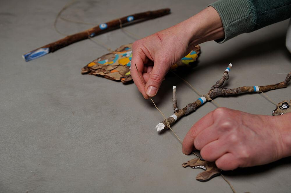 Basteln mit Kindern: Mobile aus Holz © Vofischer Basteln mit Holz