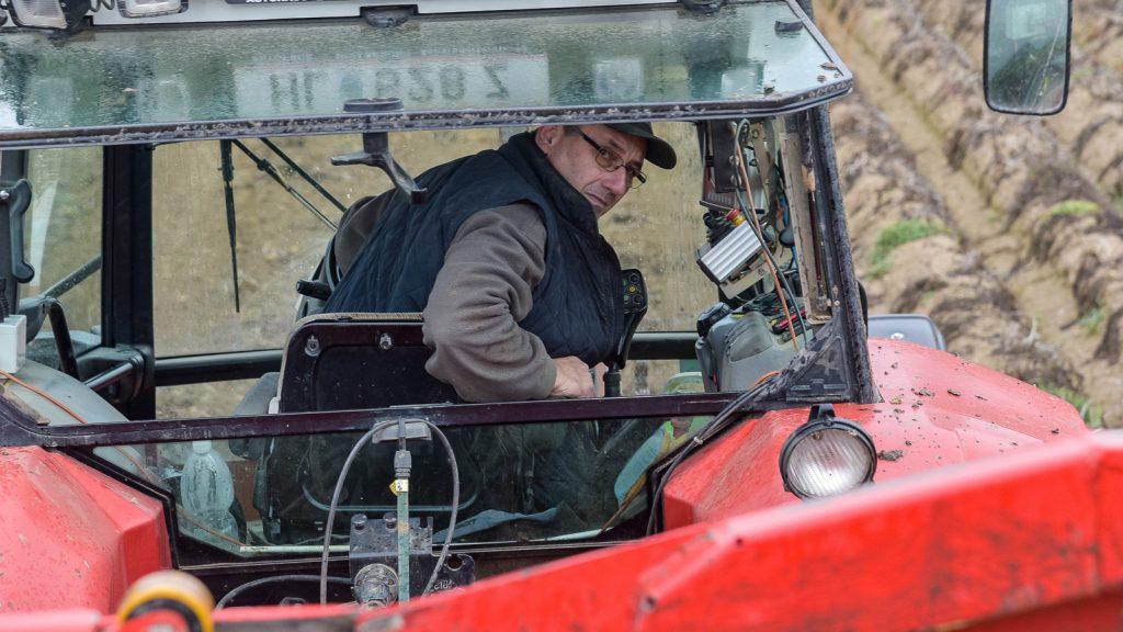 © REWE International AG Rauchberger am Traktor