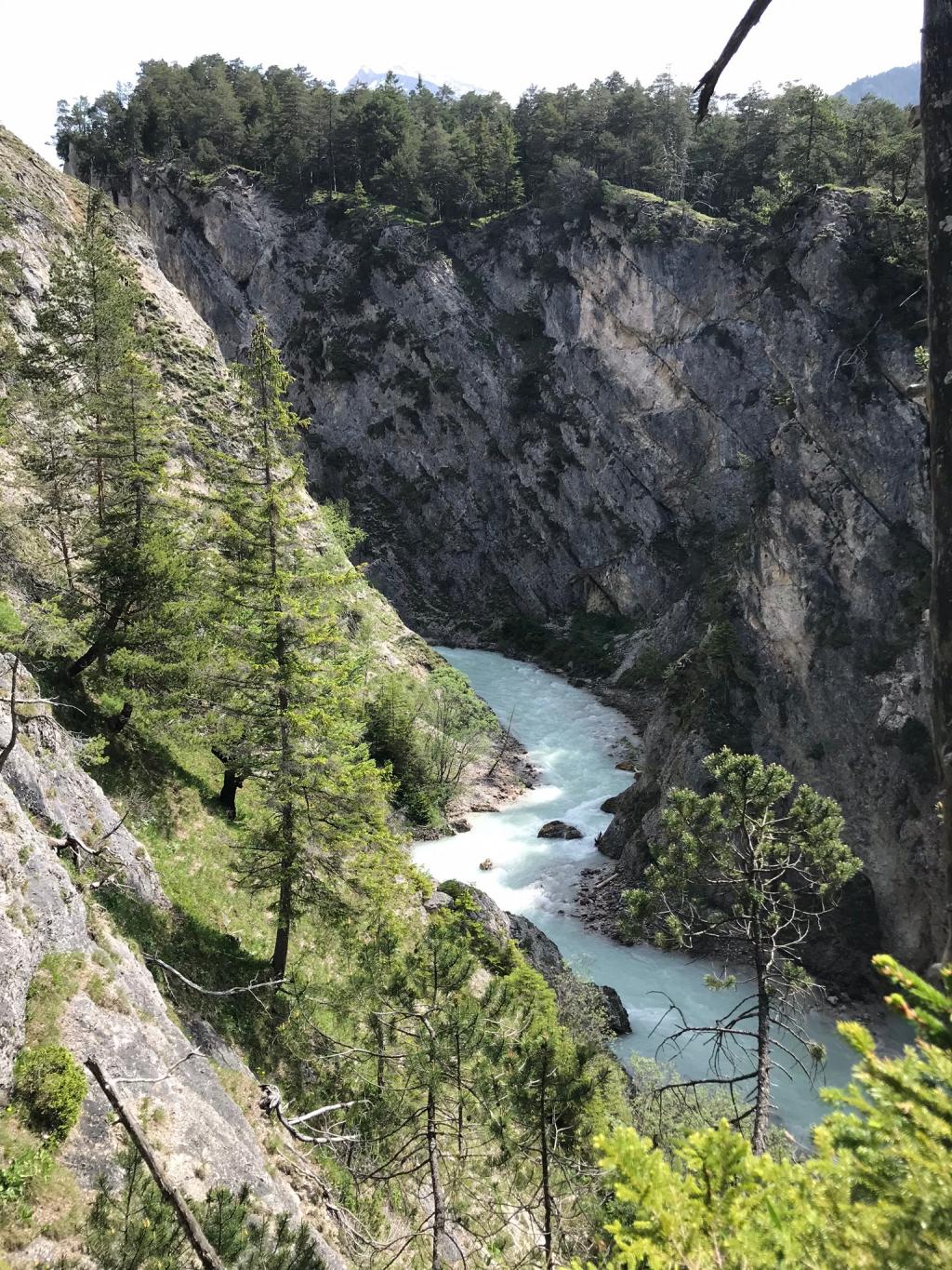 Nature Watch - Die Karwendelschlucht mit ihren geschichteten Kalksteinwänden. © Christina Schwann Nature Watch - Die Karwendelschlucht mit ihren geschichteten Kalksteinwänden.