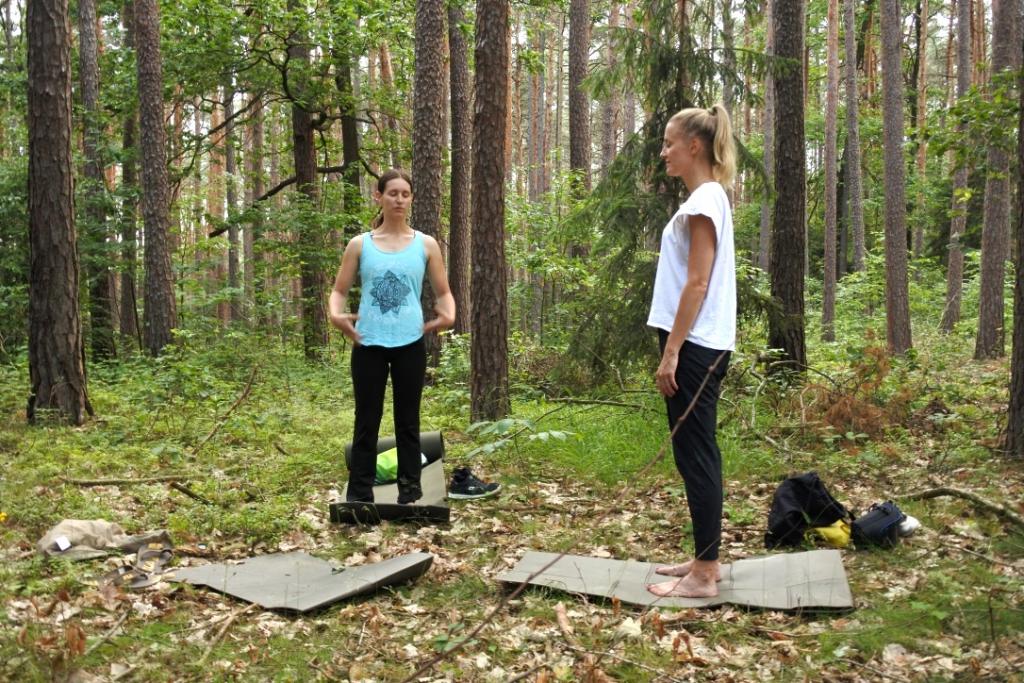 Entspannungs-Vorsprung: Yoga im Wald © Julia Kropik Yoga im Wald