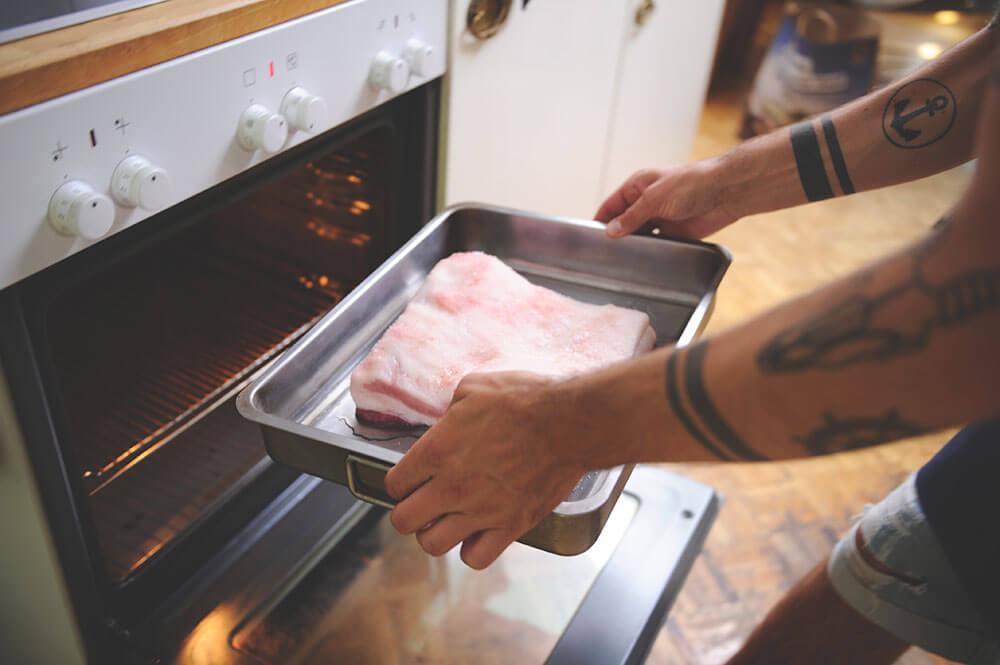 Fleisch in den Ofen