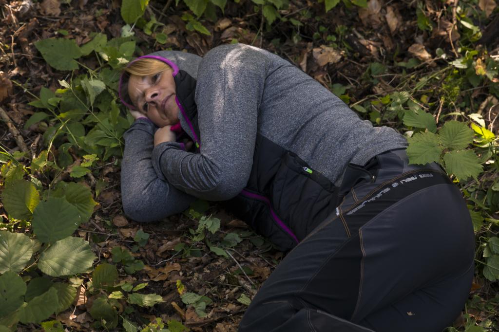 Wildniskurs Basic: Probeliegen vor dem Laubhüttenbau