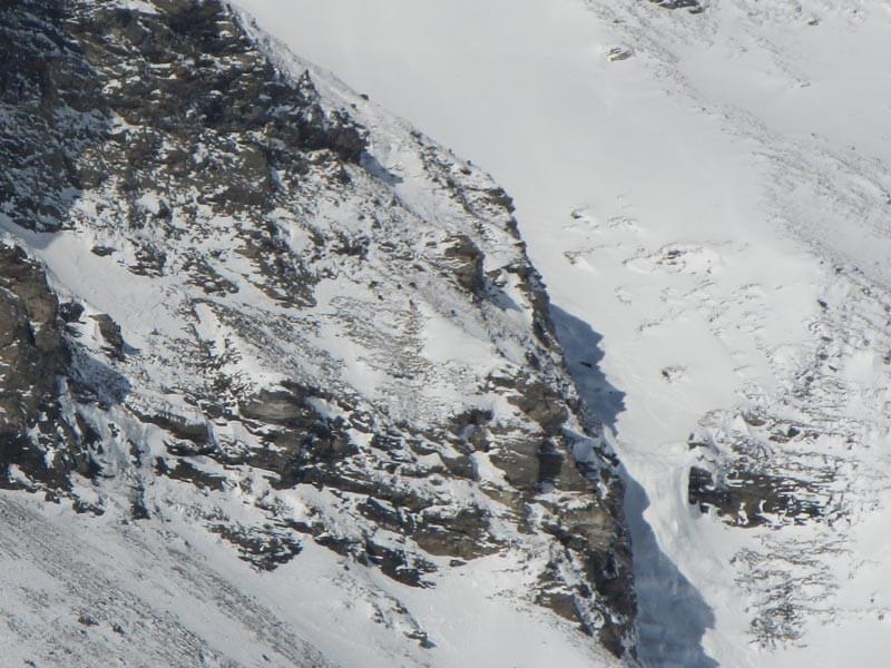 DSCN3592_WEB © Oben am Felsgrat, auf diesem Bild gerade noch zu erkennen, hat ein Italiener die ersten Steinböcke ausgemacht. © ruhm perdomo