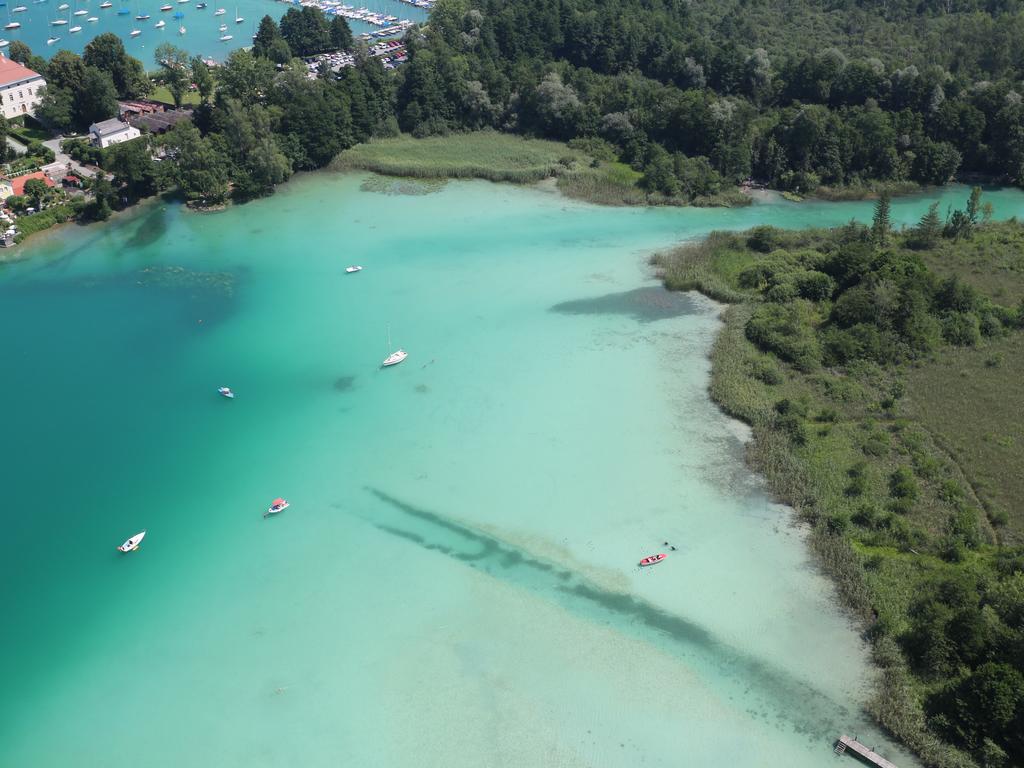 Das Projektgebiet, ein Natura 2000-Gebiet: Die Wörthersee-Ostbucht im Gebiet des Lendspitz-Maiernigg © ECOpteryx/Hecke Drohnenbild von der Klagenfurter Ostbucht