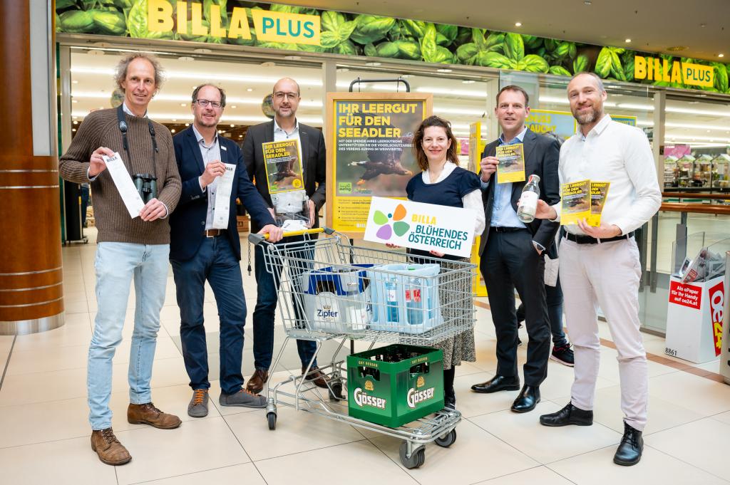 Gruppenfoto v.l.n.r.: Thomas Zuna-Kratky (Obmann Verein AURING), Gábor Wichmann (Geschäftsführer BirdLife Österreich), William Rossen (BILLA Vertriebsleiter), Judith Terlizzi (Leitung Kommunikation, Blühendes Österreich), Eric Scharnitz (BILLA Vertriebsdirektor), Ronald Würflinger (Generalsekretär Blühendes Österreich)