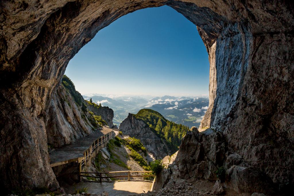 Blick aus der Eisriesenwelt in Werfen