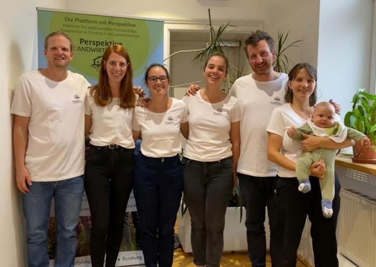 Florian Jungreithmeier (1. von li.) und Vanessa Kaiser (2. von li) mit dem restlichen Team von Perspektive Landwirtschaft © Perspektive Landwirtschaft Florian Jungreithmeier (1. von li.) und Vanessa Kaiser (2. von li) mit dem restlichen Team von Perspektive Landwirtschaft