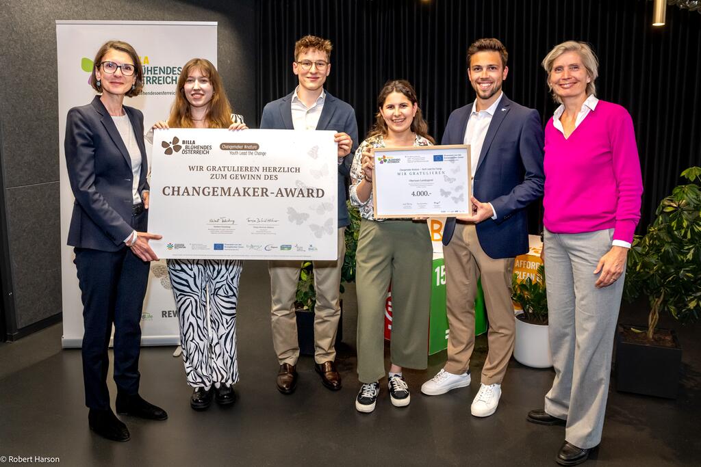 Alex Frauneder und Sophie Plass von der Oberlaaer Landjugend bei der Verleihung Changemaker #nature 2025 © Robert Harson Die Oberlaaer Landjugend bei der Verleihung Changemaker #nature 2025