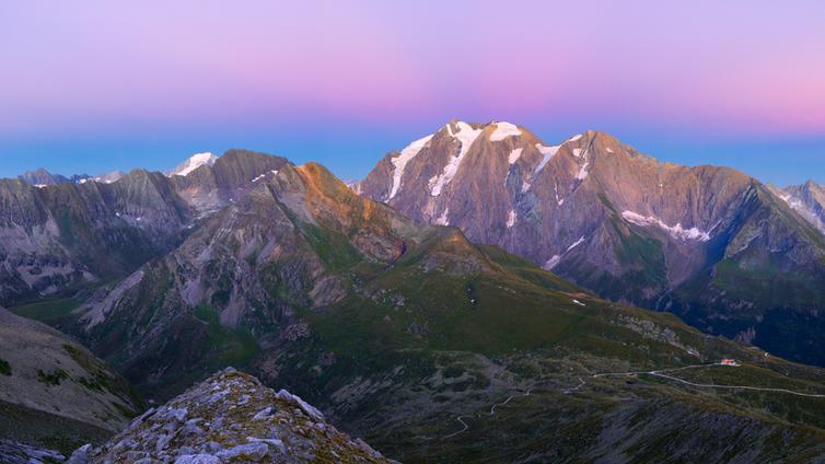 Pfitscher-Joch-Haus mit Rotbachlspitze und Hochferner © Horst Ender Pfitscher-Joch-Haus mit Rotbachlspitze und Hochferner