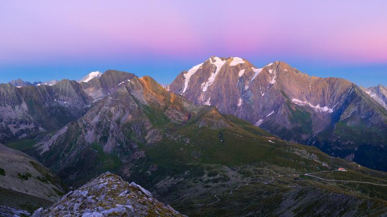 Pfitscher-Joch-Haus mit Rotbachlspitze und Hochferner