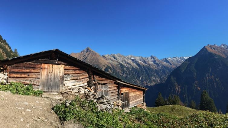 Hochalmweg mit Blick zum Tristner © Hochgebirgsnaturpark Zillertaler Alpen Hochalmweg mit Blick zum Tristner
