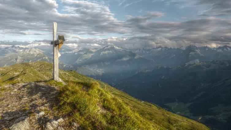Gipfelkreuz am Kreuzjoch © Hochgebirgsnaturpark Zillertaler Alpen Gipfelkreuz am Kreuzjoch