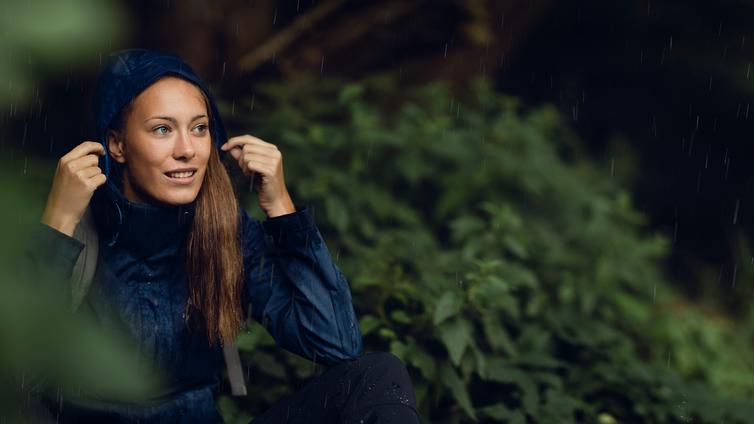 Besucherin beim Exkursion durch den Nationalpark