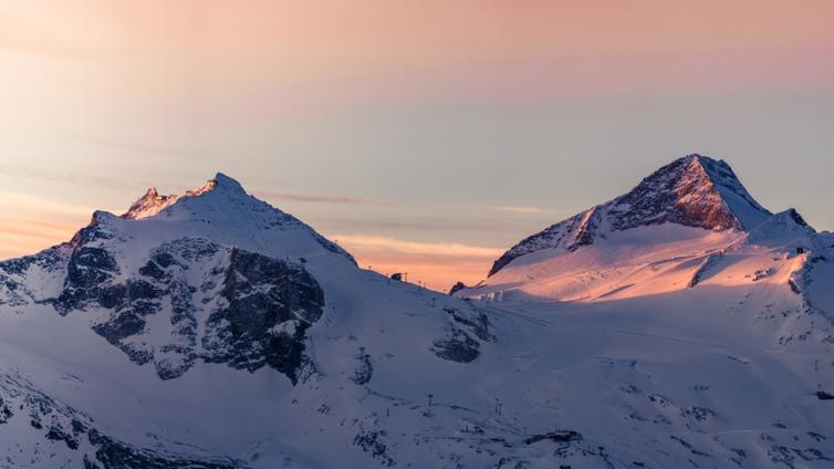 Hintertuxer-Ferner mit dem Olperer © Thomas Pfister Gipfelpanorama; Hintertuxer-Ferner mit dem Olperer