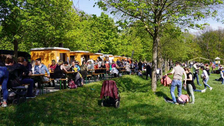 Genuss, Spaß und Frühlingsstimmung am Frühlingsfest im Lainzer Tiergarten © MA49 Schopper Verkaufs- und Essensstände beim Frühlingsfest im Lainzer Tiergarten