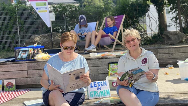 Lesen im Grünen am Hauptplatz