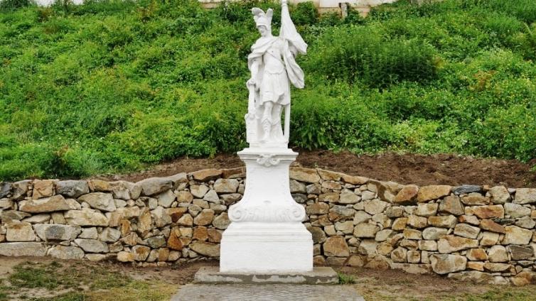 Kurs TSM - c - Rainer Vogler.jpg © Rainer Vogler Statue im Grünen