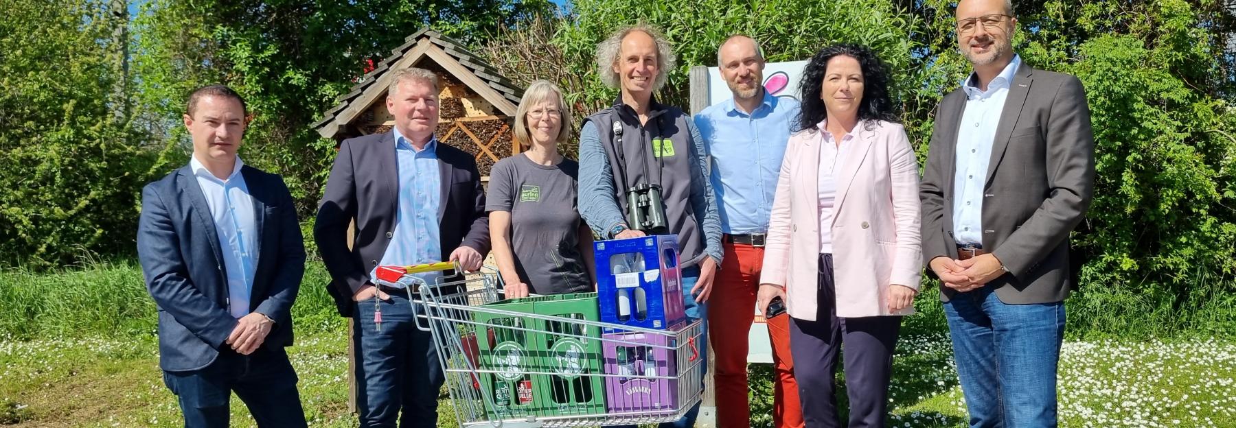 v.l.n.r.: Ergul Mustafoski (BILLA Vertriebsmanager), Wolfgang Gaida (Bürgermeister Hohenau an der March), Ute Nüsken (Ökopädagogin Verein AURING), Thomas Zuna-Kratky (Obmann Verein AURING), Ronald Würflinger (Generalsekretär Blühendes Österreich), Andrea Pavelka-Brandstetter (BILLA Vertriebsmanagerin), William Rossen (BILLA Vertriebsleiter)