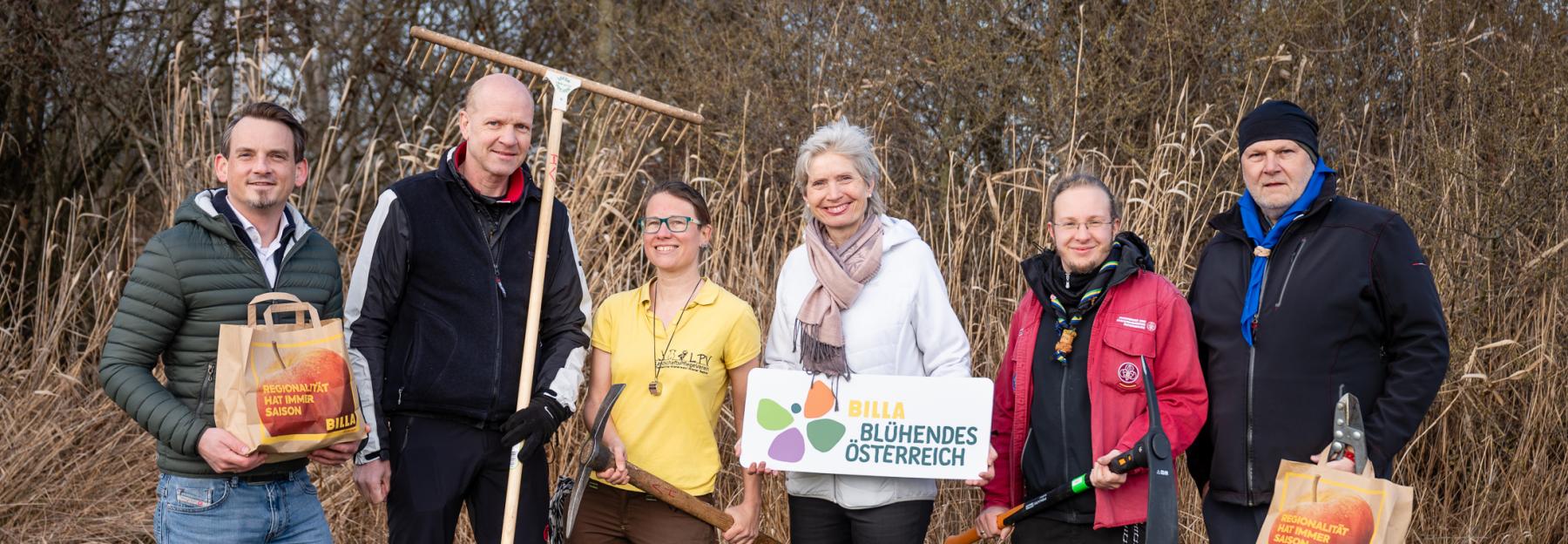 Stefan Weinlich (BILLA Vertriebsdirektor), Thomas Mehlstaub (Vizebg, Bad Vöslau), Jennifer Fischer (Landschaftspflegeverein), Tanja Dietrich-Hübner (Vorständin Blühendes Österreich), Florian Völkerer (Pfadfinder Bad Vöslau), Alfred Flammer (Alt-Pfadfinder)