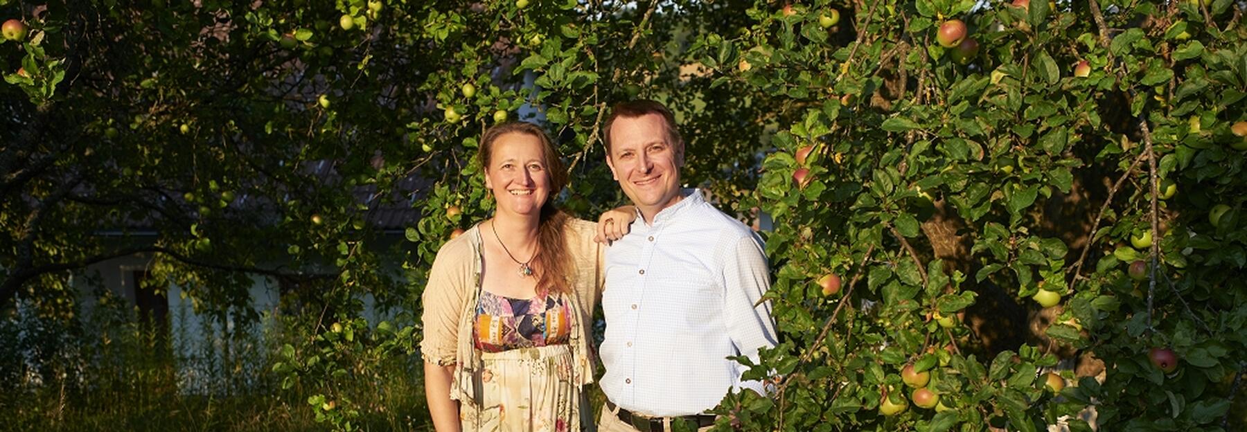 Kerstin Maria Szeikovich und Siegfried Ernst-Dürrer als Betreiber des landwirtschaftlichen Nebenerwerbsbetriebs „Wiesenengel“