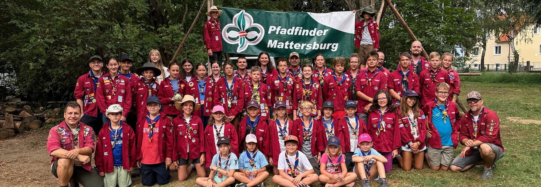 Gruppenbild der Pfadfinder und Pfadfinderinnen Mattersburg