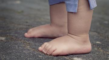 Unser ökologischer Fußabdruck sollte so klein wie möglich sein. © pixabay.com Kinderfüße