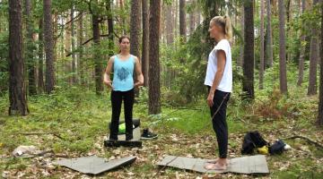 Entspannungs-Vorsprung: Yoga im Wald © Julia Kropik Yoga im Wald