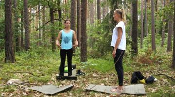 Yoga im Wald