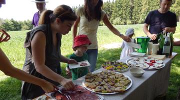 Kräuterbrunch im Obstgarten