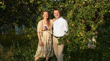 Kerstin Maria Szeikovich und Siegfried Ernst-Dürrer als Betreiber des landwirtschaftlichen Nebenerwerbsbetriebs „Wiesenengel“