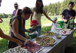 Kräuterbrunch im Obstgarten