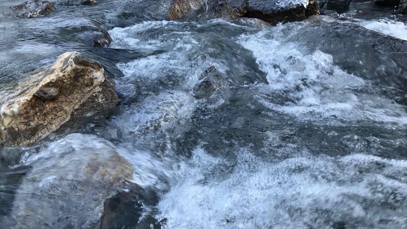 Die Lutz - ungezähmter Wildfluss im Winterkleid (c) Christina Schwann